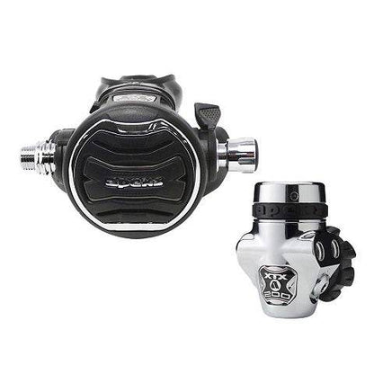 Erogatore Subacqueo Apeks XTX 200 con design accattivante e calotta, erogatore top di gamma per immersioni tecniche.